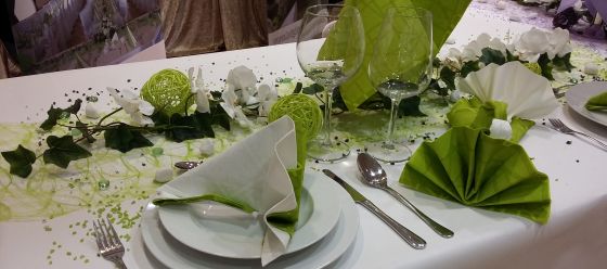 Tischdekoration für die Hochzeit