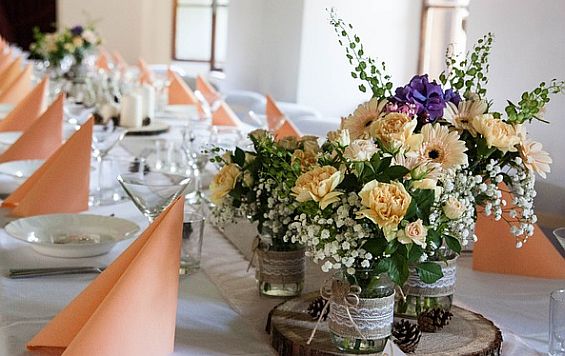 Farbschema für die Hochzeit anwenden