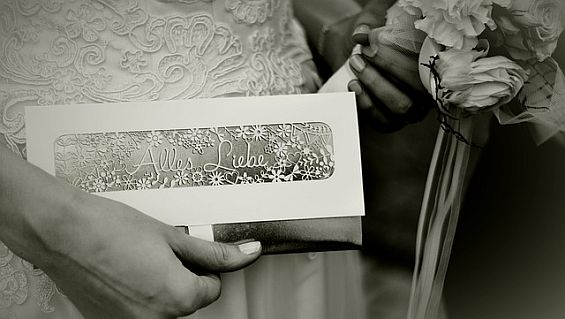 Text für Glückwunschkarte zur Hochzeit schreiben