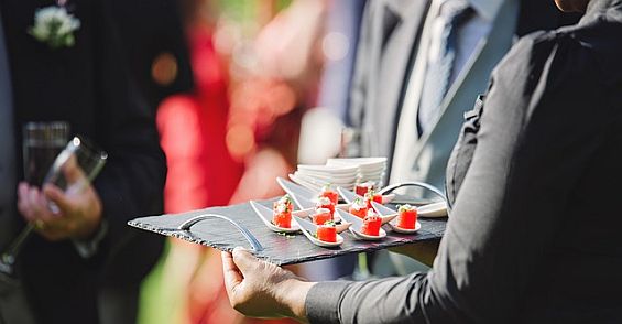 Wer bekommt Trinkgeld auf der Hochzeit